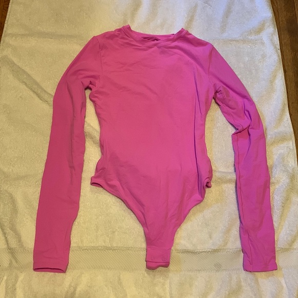 SKIMS Tops Skims Essential Crew Neck Long Sleeve Bodysuit In Neon